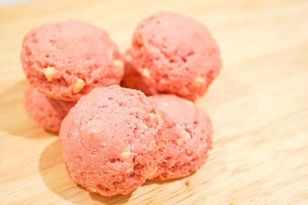 ピンク色がかわいい！このクッキーを買える場所は？