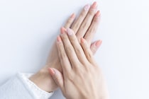 ジェルネイルしたまま爪を切るのはNG?! それは…