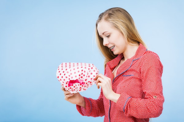 かぶって寝るだけで美髪!? ナイトキャップの実力がすごい!