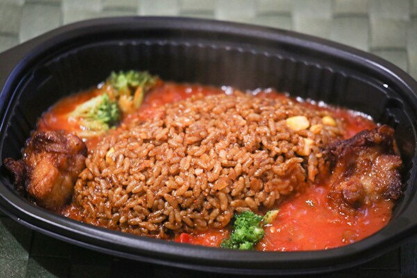 トレー付きがうれしい!ファミマの「ジャンバラヤ」で簡単カフェ飯