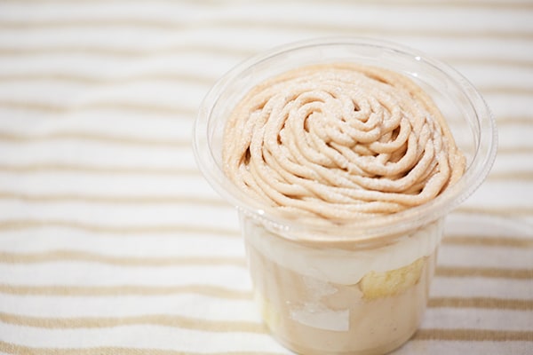 パフェ風？セブンのモンブランはふわふわで甘さ控えめ～！