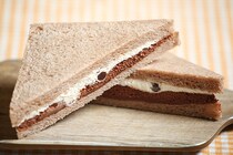 【セブン新商品】濃厚チョコはサンドイッチで味わうのもあり！