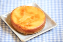 ウマイと話題！ファミマの「ベイクドチーズタルト」を食べてみた