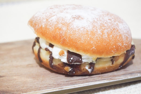 ファミマで見つけた！冷やして食べる「バーガー」とは？