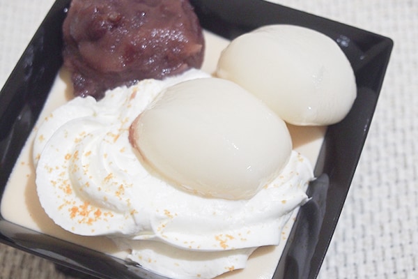 老舗の味をファミマで!? 黒みつ好きは「黒みつしみうまパフェ」を食すべし！