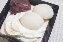 老舗の味をファミマで!? 黒みつ好きは「黒みつしみうまパフェ」を食すべし！