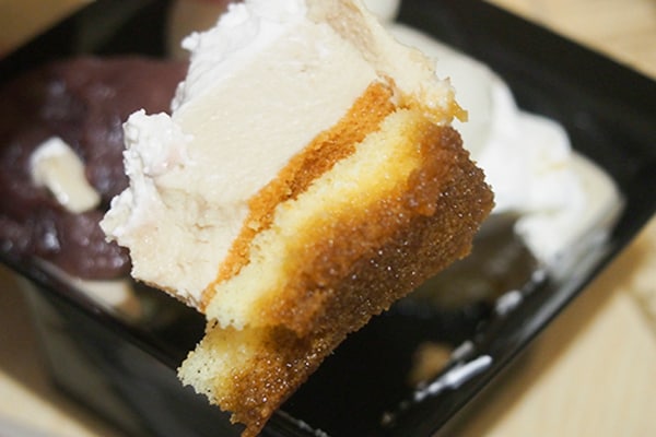 老舗の味をファミマで!? 黒みつ好きは「黒みつしみうまパフェ」を食すべし！