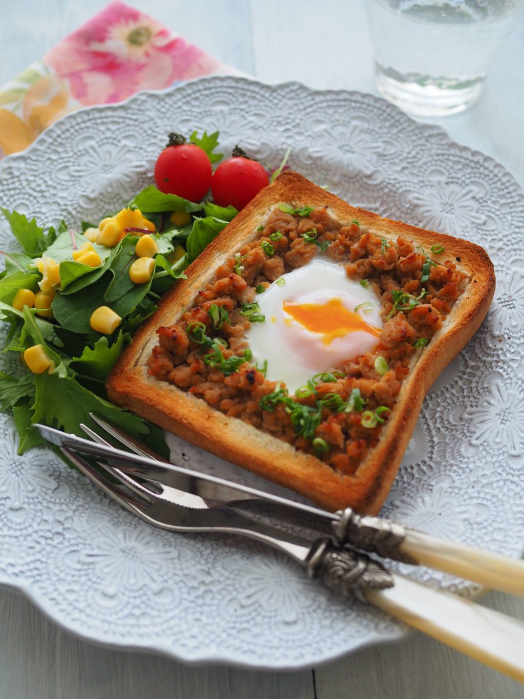 作り置きおかずをフル活用！朝ご飯にぴったりの和惣菜トースト