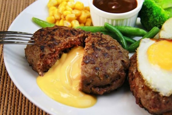 こんなに簡単!チーズインハンバーグのアレンジレシピ