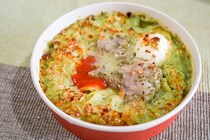 緑色のグラタン!? セブンの「バジルクリーム仕立て チキングラタン」がウマすぎです！