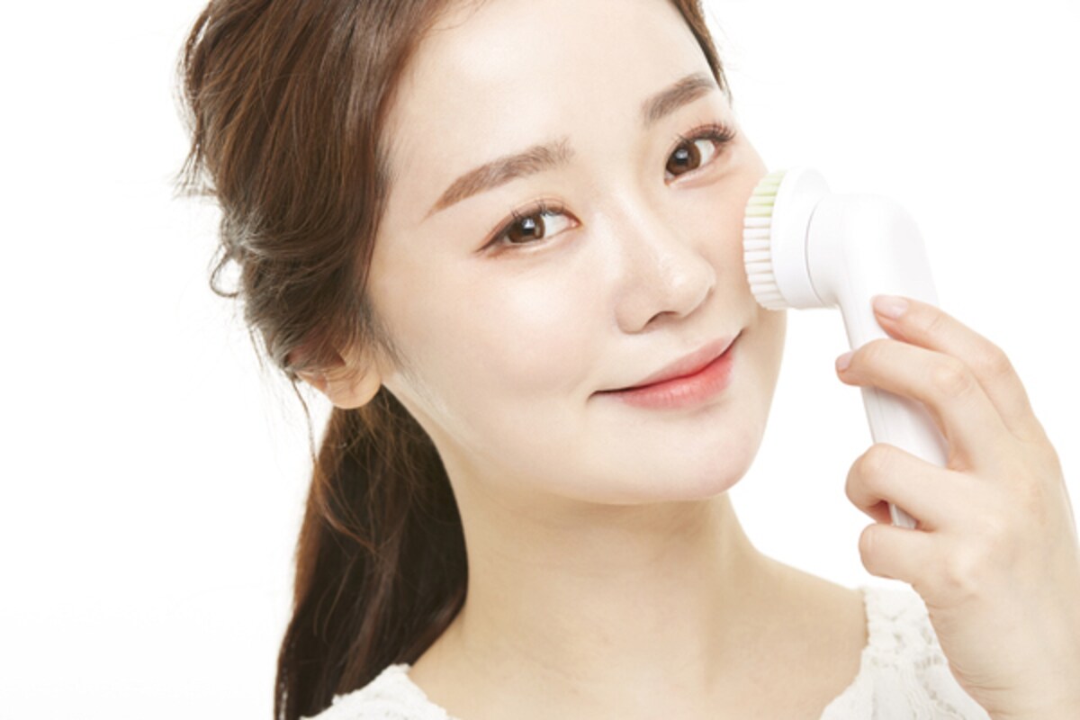 注目の美容アイテム「洗顔ブラシ」を使用するメリットや適切な使い方