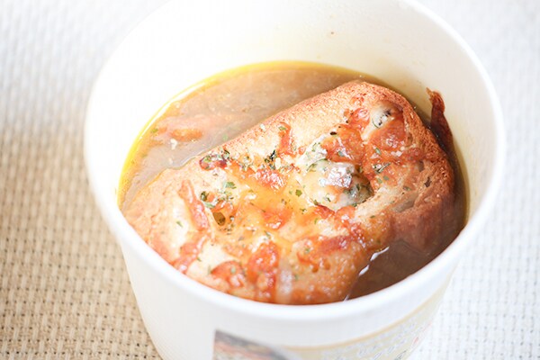 玉ねぎってこんなに甘いんだ…!ローソン「オニオングラタンスープ」