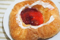 クランベリー＆チェリーがいい！「赤いフルーツのデニッシュ」はどんな味？