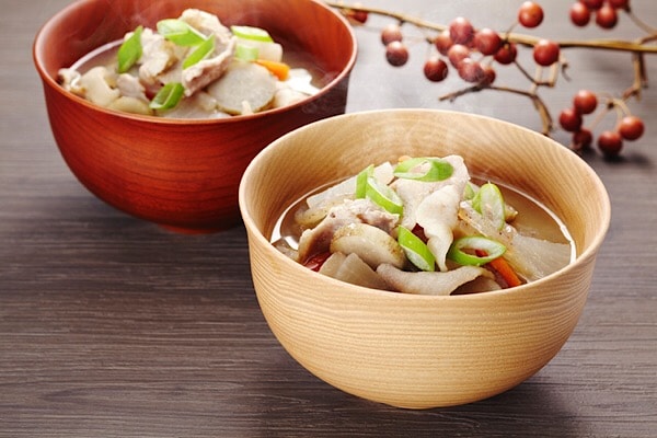 冬は冷えの辛い季節!身体を温める食材で温活