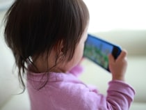 スマホの育児利用は6割超…罪悪感アリも●割超