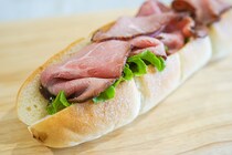 セブン新商品は口の中がローストビーフでいっぱいになる！