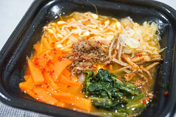 満足度高め！ローソンのユッケジャンクッパが手軽なのにウマすぎです！