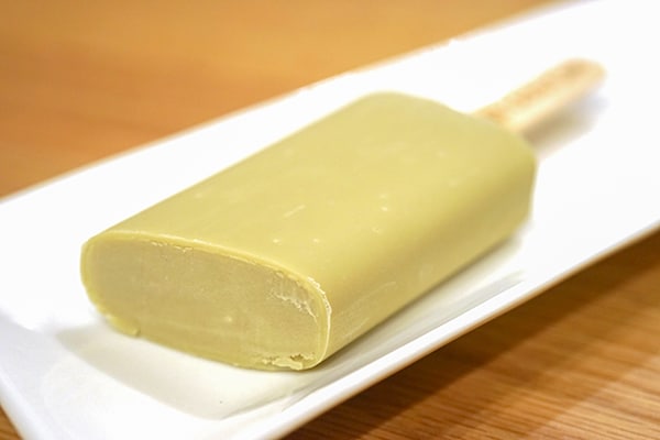 「ウマイ」と話題！ローソンのピスタチオアイスは買い占めたいおいしさ！
