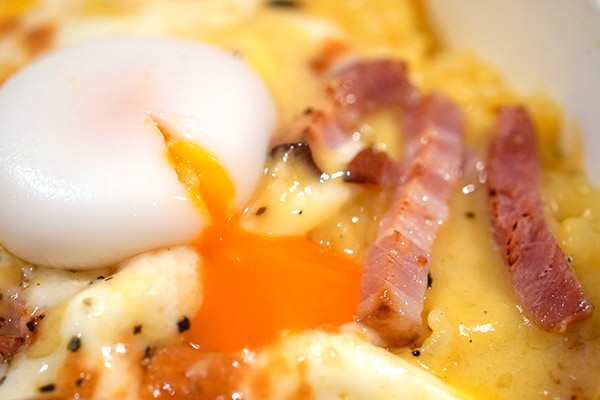 【チーズ好き必見】ローソンのカルボナーラ風ドリアはたまごがとろ~り!