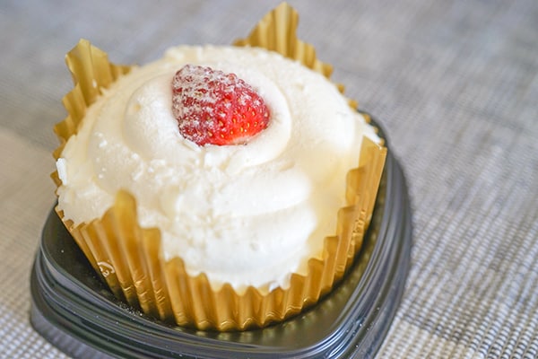 安定のおいしさ！ローソンの「スノーボンブ」が復活した！