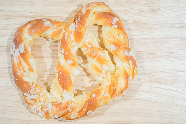 超ハード系!ローソンの「プレッツェルデニッシュ」がウマすぎる!