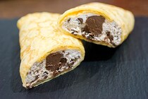 ビターな味わい！ローソンの生チョコ入り「チョコチップクレープ」