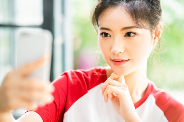 スマホで自撮りするだけ!? セルフィーダイエットのやり方について