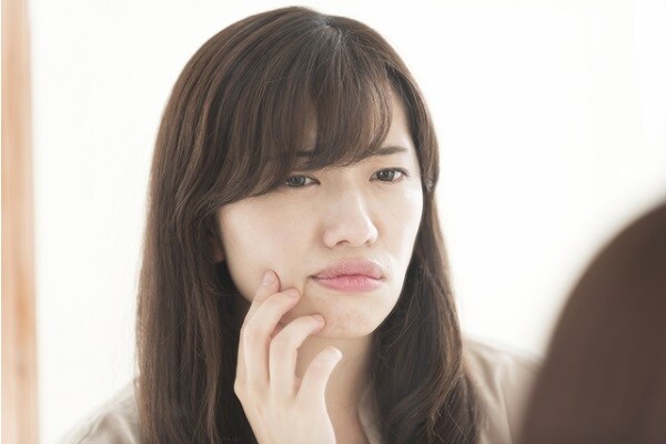 顔のたるみ改善には頭皮ケアが重要?! 上手なマッサージ法