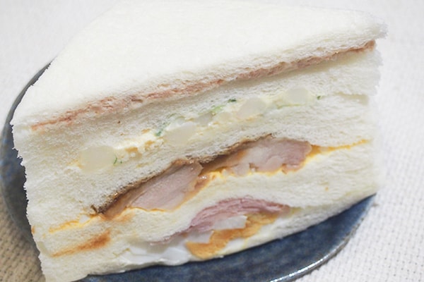 欲張るよね~!ファミマの「オール★スターサンド」が地味にうれしい