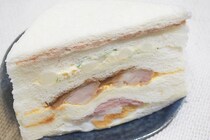 欲張るよね～！ファミマの「オール★スターサンド」が地味にうれしい