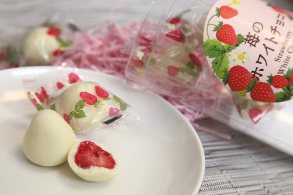 イチゴをまるごとひと粒使用！甘酸っぱいカルディの絶品チョコ