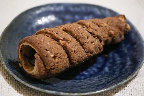 何この新食感…！ファミマ「クッキーコロネ」にハマりそう！