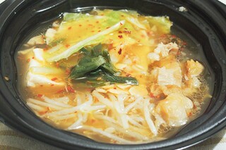 レンチン３分！ファミマの「牛もつ鍋」が超手軽！