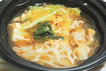 レンチン３分！ファミマの「牛もつ鍋」が超手軽！