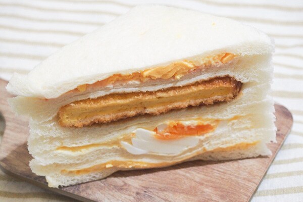 ローソンの「たまごサンド」はインパクト大!!