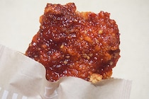 真っ赤な「Lチキ」!? 「旨だれ赤味」がやみつきになるウマさ