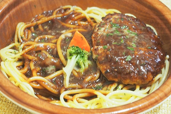 これを食べれば、ハンバーグ&ビーフシチュー&パスタを一度に!?