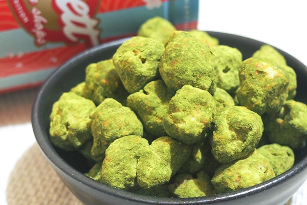 苦くて甘い「抹茶トリュフキャラメルクリスプ」！限定缶もかわいい♪