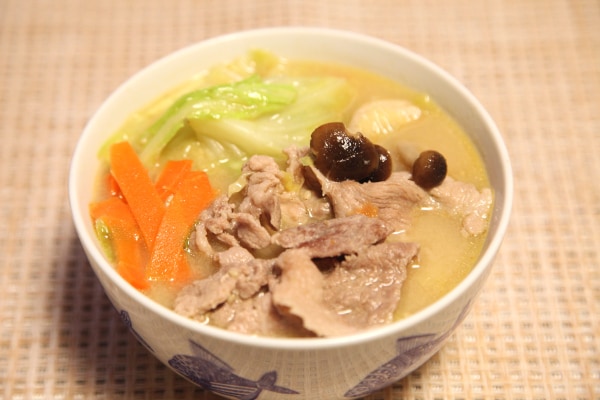 【カルディ】白菜の代わりに〇〇を使った鍋はシメまで美味しい!