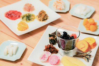 「100円おせち」が今年も登場！全種類制覇しても3200円ってヤバくない!?