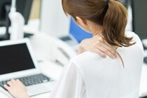 ひどい肩こりを解消！肩こりに効く運動やセルフマッサージ方法を紹介