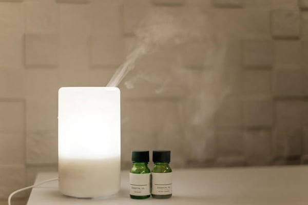 アロマディフューザーで生活に癒しを!効果と使い方特集!