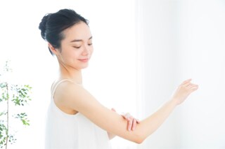 乾燥肌を治したい！お風呂や食事、普段のケアは？