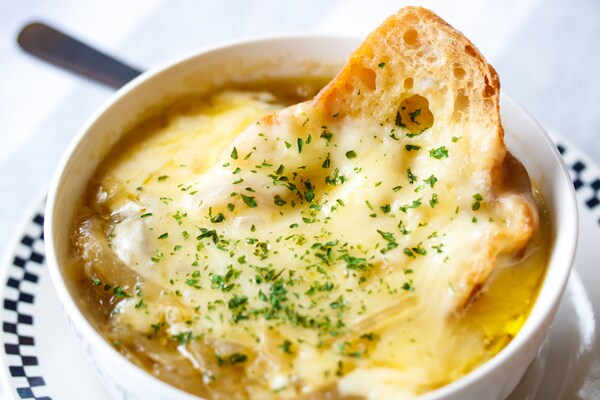 万能常備菜「飴色玉ねぎ」を時短で作る裏技＆美容効果とは