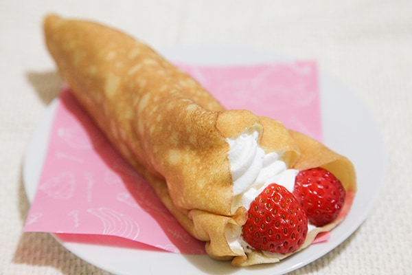 シンプルこそ至高!ファミマの「いちごクレープ」は安定のおいしさです!