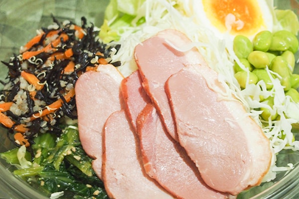 ボリューミーなのに207kcal！ローソンのサラダでアイアンチャージ！！！