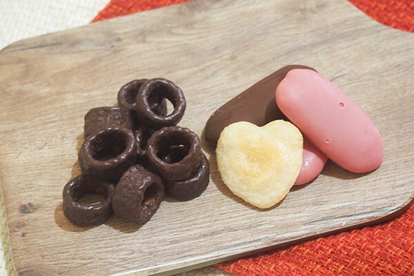 中毒性あり！「ハッピーターン」と「ポテコ」がバレンタインver.が超ウマイ！