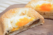 ファミマの○○パンは半熟玉子がとろ～り！