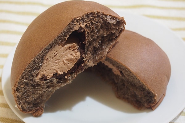ローソンの新作パンはベルギーチョコが濃厚!