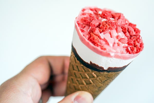 とろける苺果肉ソース入りのジャイアンコーンが発売された!!